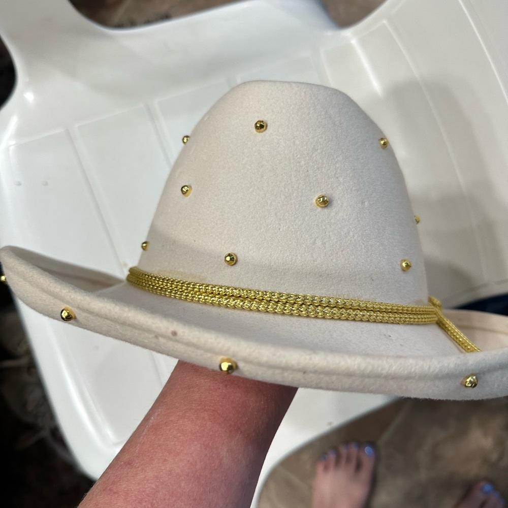 Vintage Arlop white hat with gold studs size 7.5